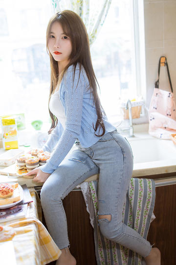 国产剧情约个牛仔裤美女